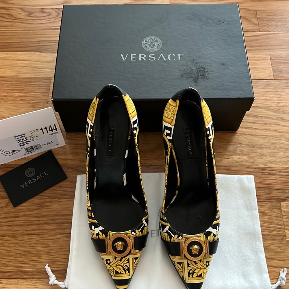 Versace heels. Lightly worn. Size 39.5
